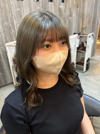カラー 三品 早妃のヘアスタイル