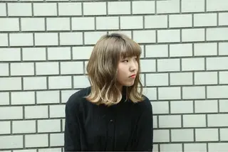 セミロング カラー オーストヘアージジ所属・TAI透明カラー 柔らかい縮毛矯正のヘアスタイル