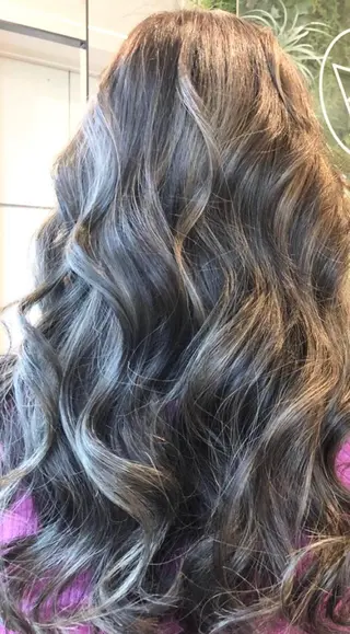 ロング カラー Hanna by W_SALONのヘアスタイル