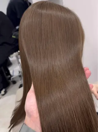 ロング IVE所属・透け感カラー 髪質改善🫧Annaのヘアスタイル