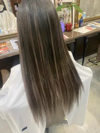 ミディアム 土屋朱理/ ハイトーンカラーのヘアスタイル