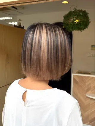 ショート Ring  by Moremuu所属・issy/ハイライト ハイトーン／レイヤーのヘアスタイル