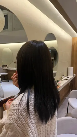 ミディアム yiye aoyama所属・表参道yiye うららのヘアスタイル