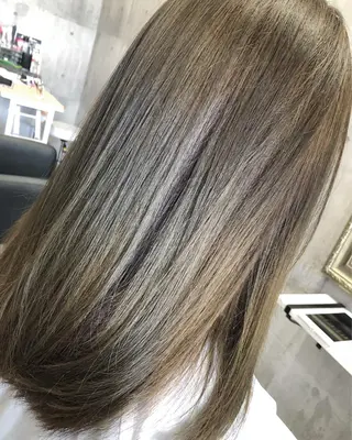 セミロング カラー 恒遠 幸司のヘアスタイル