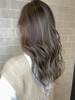 セミロング ブリーチ毛矯正.髪質 改善.髪にドラマをのヘアスタイル