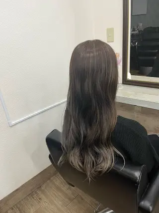 ロング カラー 薮内 香保里のヘアスタイル