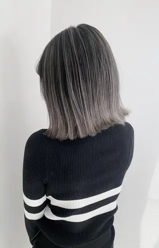 ミディアム ＿WHITE鳳店 アンダーバーホワイトのヘアスタイル