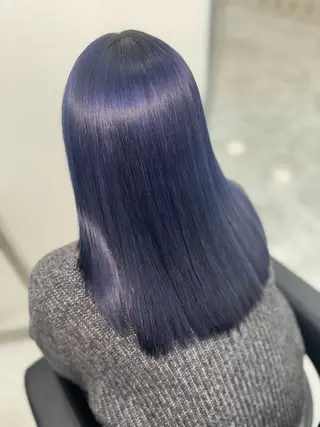 カラー niina🖤 寒色×レイヤーのヘアスタイル