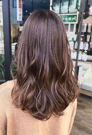 ロング カラー よしだ しおりのヘアスタイル