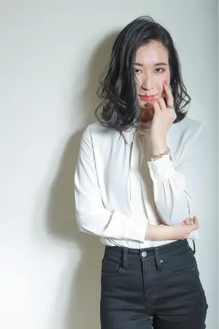 ミディアム カラー 伊藤 裕貴のヘアスタイル