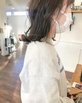 セミロング カラー 江原 彩華のヘアスタイル