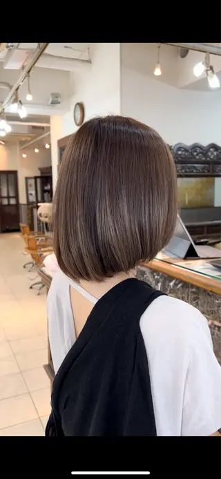 ショート カラー 白髪ぼかし脱白髪染め 大塚綾のヘアスタイル