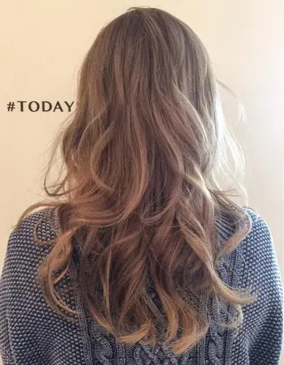 セミロング ホワイト&レイヤーカ ットエクステ長畠俊輔のヘアスタイル