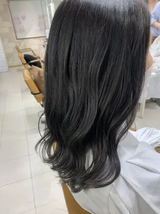 ロング 山下 有美のヘアスタイル