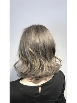 ミディアム 冨岡 千尋のヘアスタイル