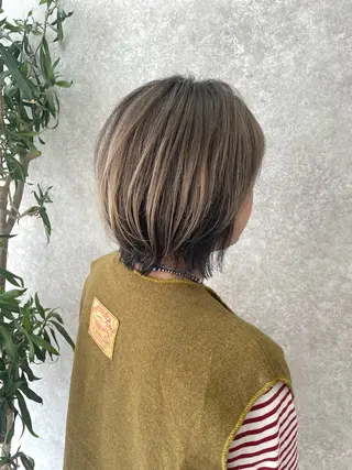 ショート カラー 德本 奈名美のヘアスタイル
