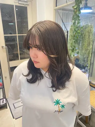 カラー Lomalia Yuzukiのヘアスタイル