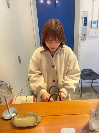 ミディアム カラー MIOベージュカラー 柔らかいカラーのヘアスタイル