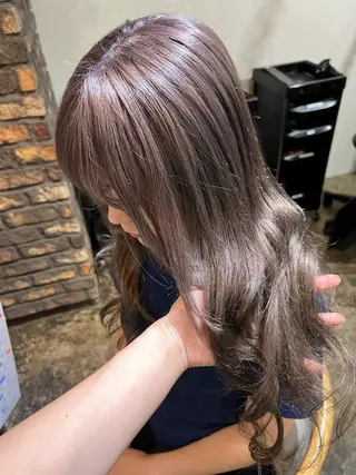 ロング カラー ツキノキ ミナのヘアスタイル