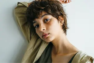 ショート カラー ハイライト/レイヤー ミルクティー/山本のヘアスタイル