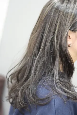 カラー ヨシデン 大将のヘアスタイル