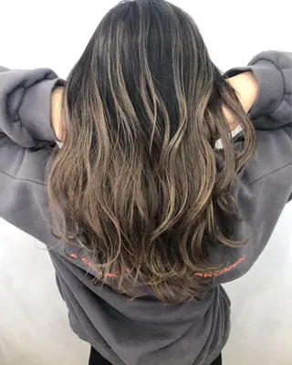 ロング カラー ブリーチカラーレイヤ ーカット🦋annaのヘアスタイル