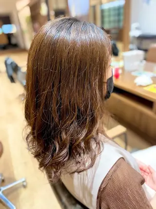 セミロング パーマ 暖色系カラー まおのヘアスタイル