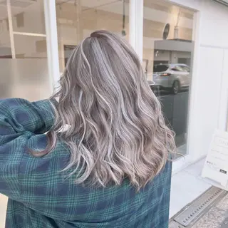 ロング カラー オフホワイトアンドなんば所属・福西 洋斗のヘアスタイル