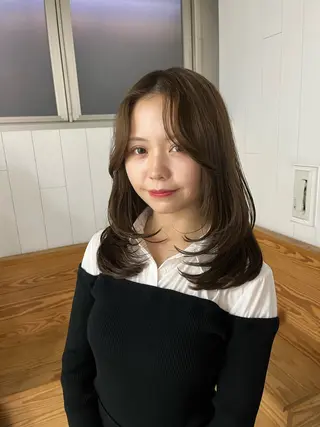 セミロング カラー 髪質改善Period.赤坂所属・岡藤 里菜のヘアスタイル