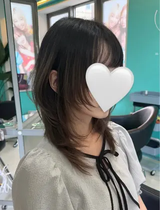 ミディアム Misaki/ レイヤー/ウルフのヘアスタイル