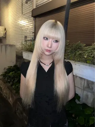 ロング AIRA/ブリーチ ‪/透明感カラーのヘアスタイル