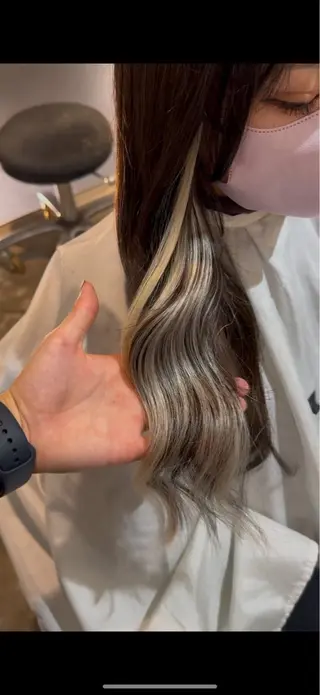 ロング WELLY  TOKYO所属・🌈レイヤーカット/ ハイトーン🌈タクマのヘアスタイル