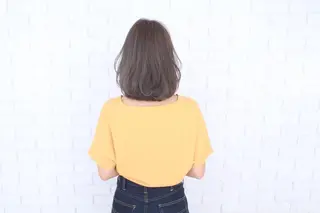ミディアム カラー 向井 美緒のヘアスタイル