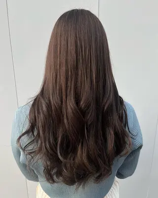 ロング カラー Ailes所属・YUZUKI/艶カラ ー/丸みショートのヘアスタイル