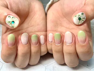 ネイル Queennail 北堀江megumiのネイルデザイン