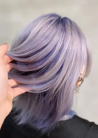 ミディアム カラー そうや🐺ブリーチ/ デザインカラーのヘアスタイル