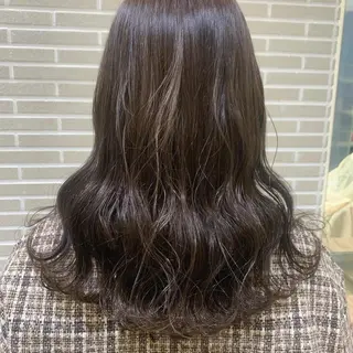 セミロング amie三ノ宮所属・潟上 菜摘のヘアスタイル