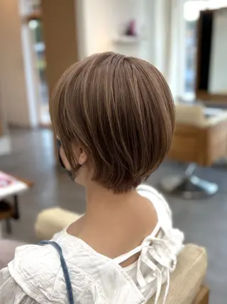 ショート Ring  by Moremuu所属・issy/ハイライト ハイトーン／レイヤーのヘアスタイル