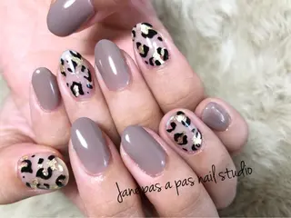 ネイル Yakko pas á pasのネイルデザイン