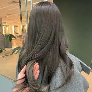 ロング カラー ひなた あゆみのヘアスタイル