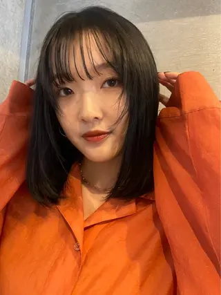 ミディアム カラー 室谷 侑奈のヘアスタイル