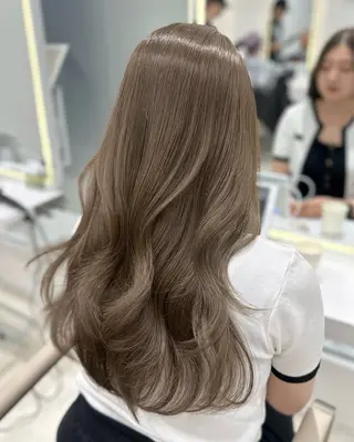 ロング IVE所属・透け感カラー 髪質改善🫧Annaのヘアスタイル