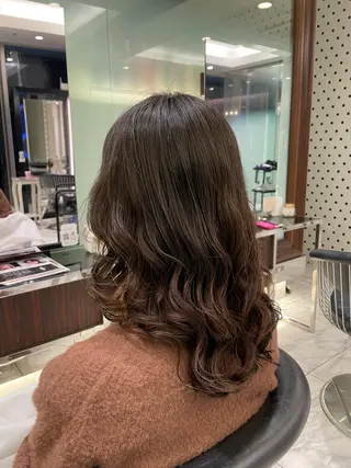 ミディアム パーマ コテ巻きパーマ 藤野佑成のヘアスタイル