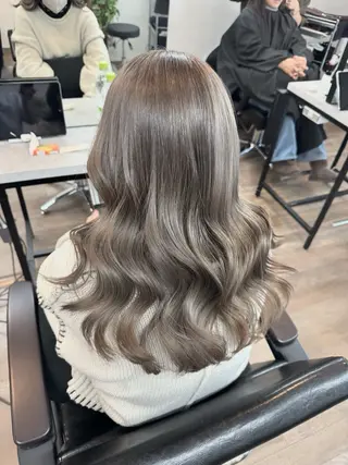 ロング VIF大船所属・🦖こみなとみゆ🦖 カラー特化のヘアスタイル