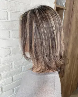 ミディアム カラー 森本 笑のヘアスタイル