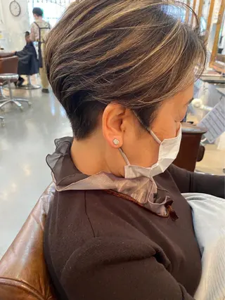 ショート カラーが上手い 辻悠月のヘアスタイル