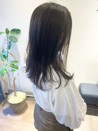 セミロング カラー 🩰オリーブ/ ベージュ松本咲花🩰のヘアスタイル