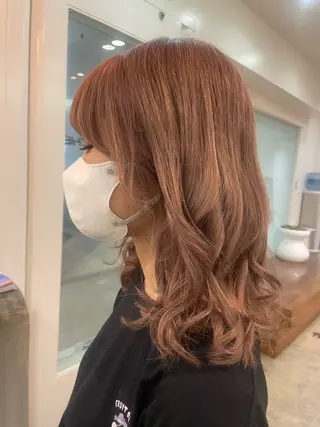 セミロング カラー 丸山 愛万音のヘアスタイル