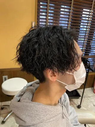 パーマ メンズ 飯泉/メンズカラー ツイスパ/メッシュのヘアスタイル