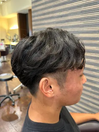 パーマ メンズ フェザーパーマ 安藝颯/メンズカットのヘアスタイル